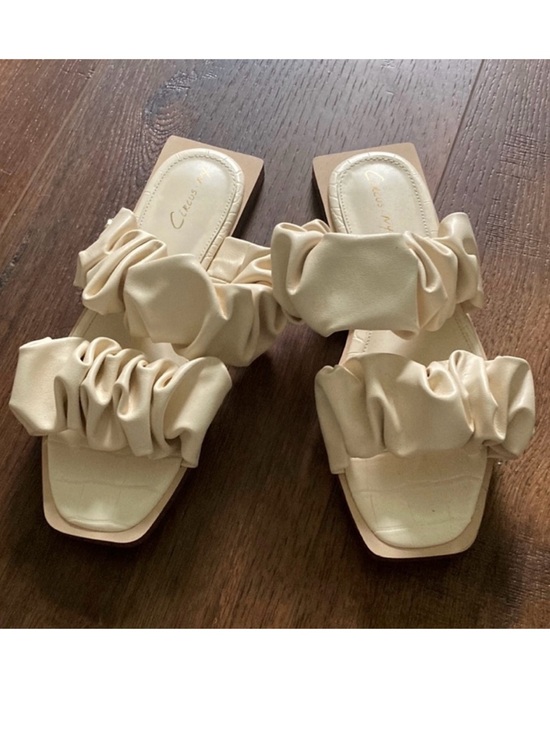 Circus by Sam Edelman Shoes - Circus Sam Edelman scrunch flat sandals size 6